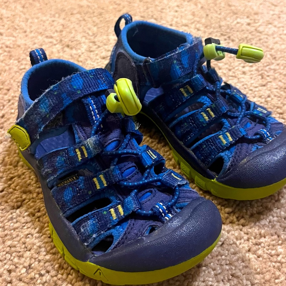 Kids Keen Sandals size 9
